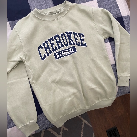 Sweatshirt - Picture 1 of 2